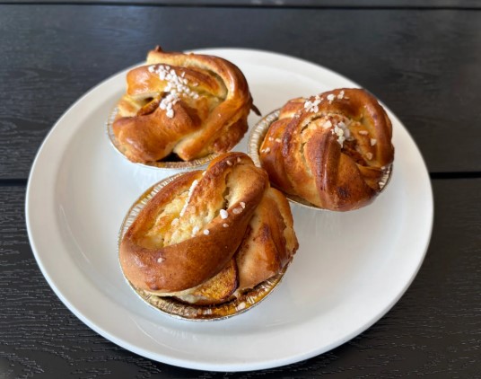 Nordic Baking – Almond Apple Buns