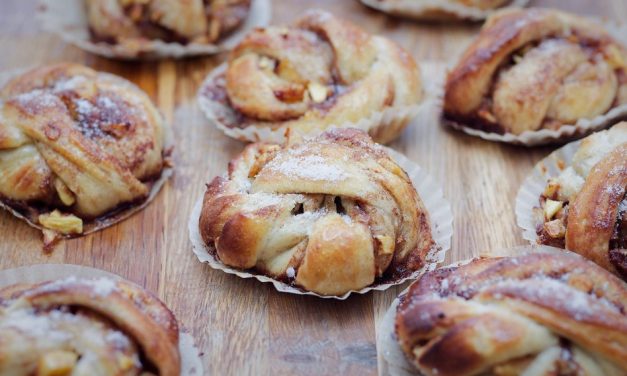 SOLD OUT – Nordic Baking – Apple and cinnamon bun (äpple-kanelbulle)